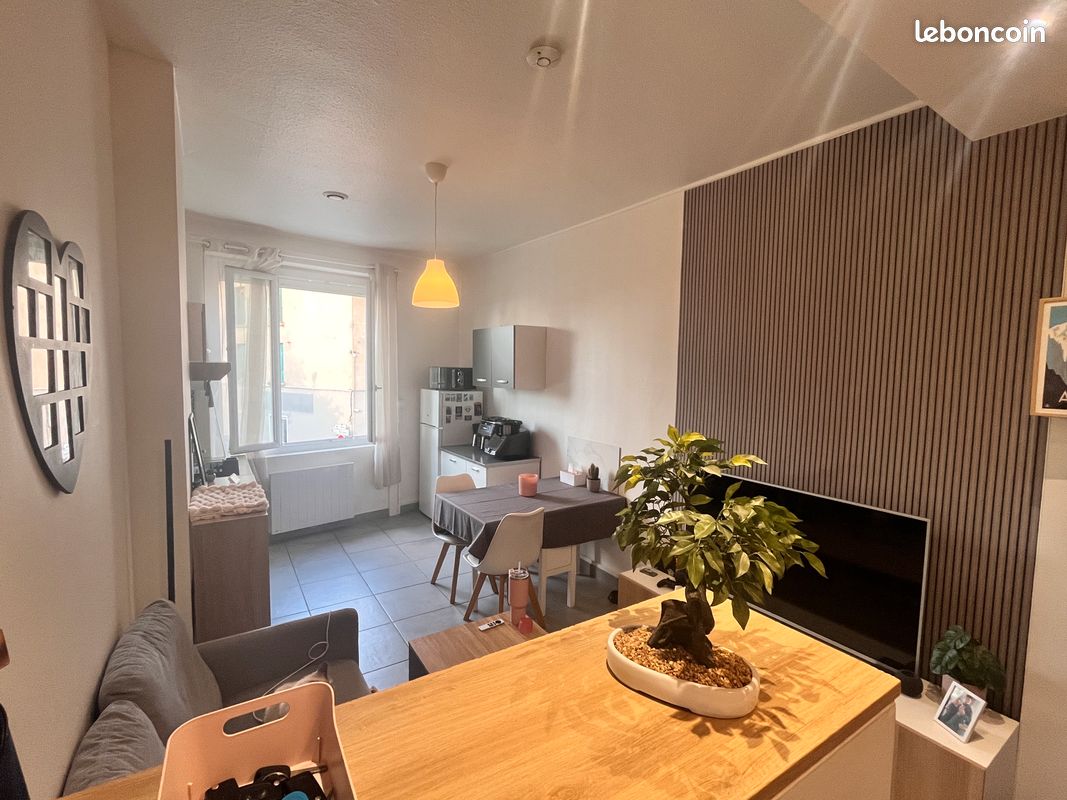 Appartement 3 pièces 93 m² · à Saint-Genest-Lerpt · 93 m² · 200 000 €