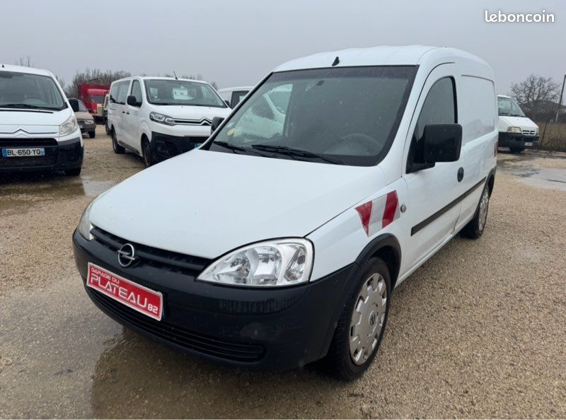 Opel Combo C - 1.3 CDTi 69 / Utilitaire (image 1)