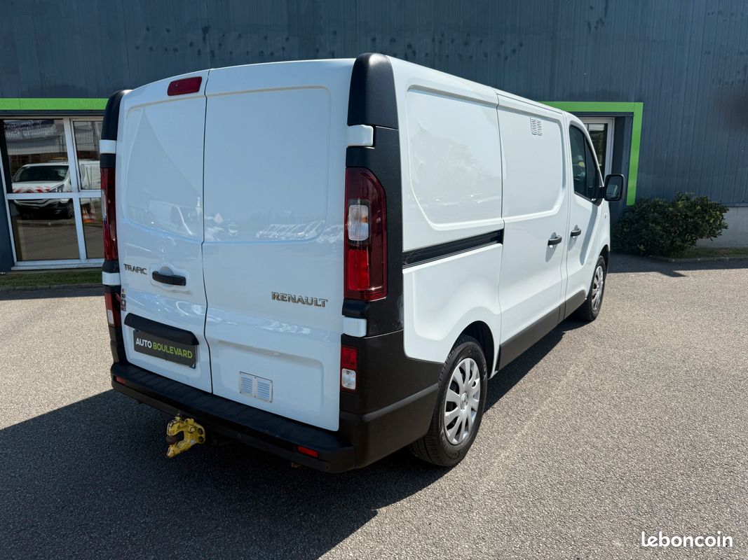 Renault trafic dci grand confort l1h1 12491ht avec attelage (image 2)