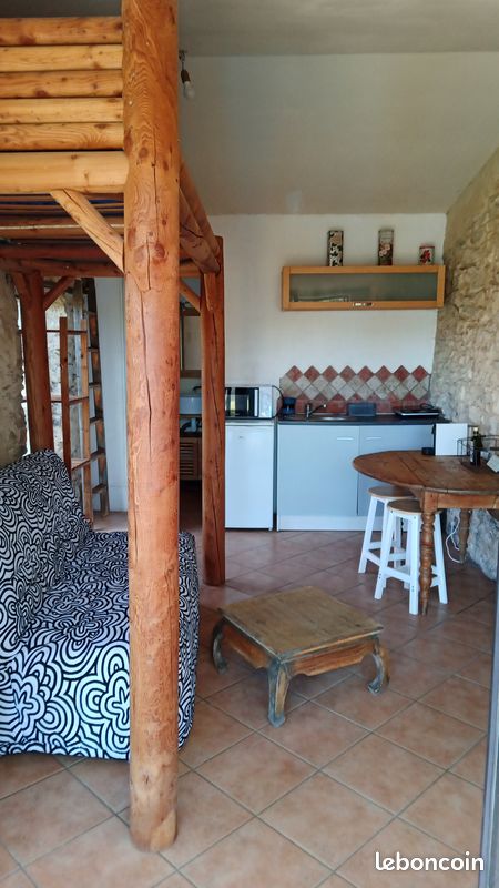 Petite maison en pierre en campagne (image 4)