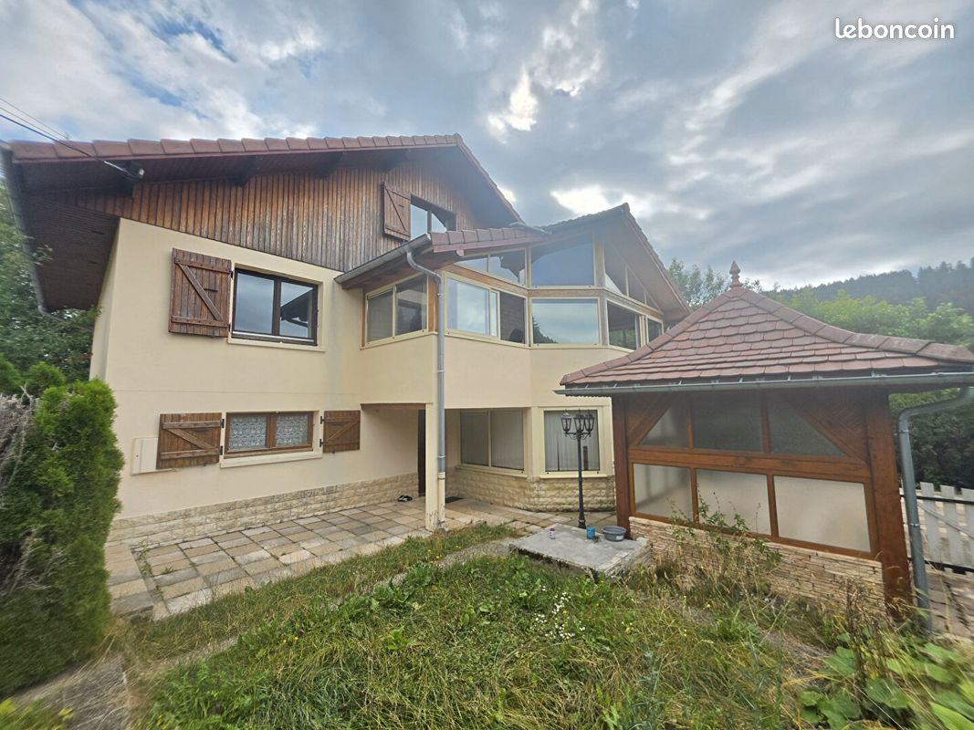 Maison 5 pièces 167 m² · à Verrières-de-Joux · 167 m² · 399 000 €