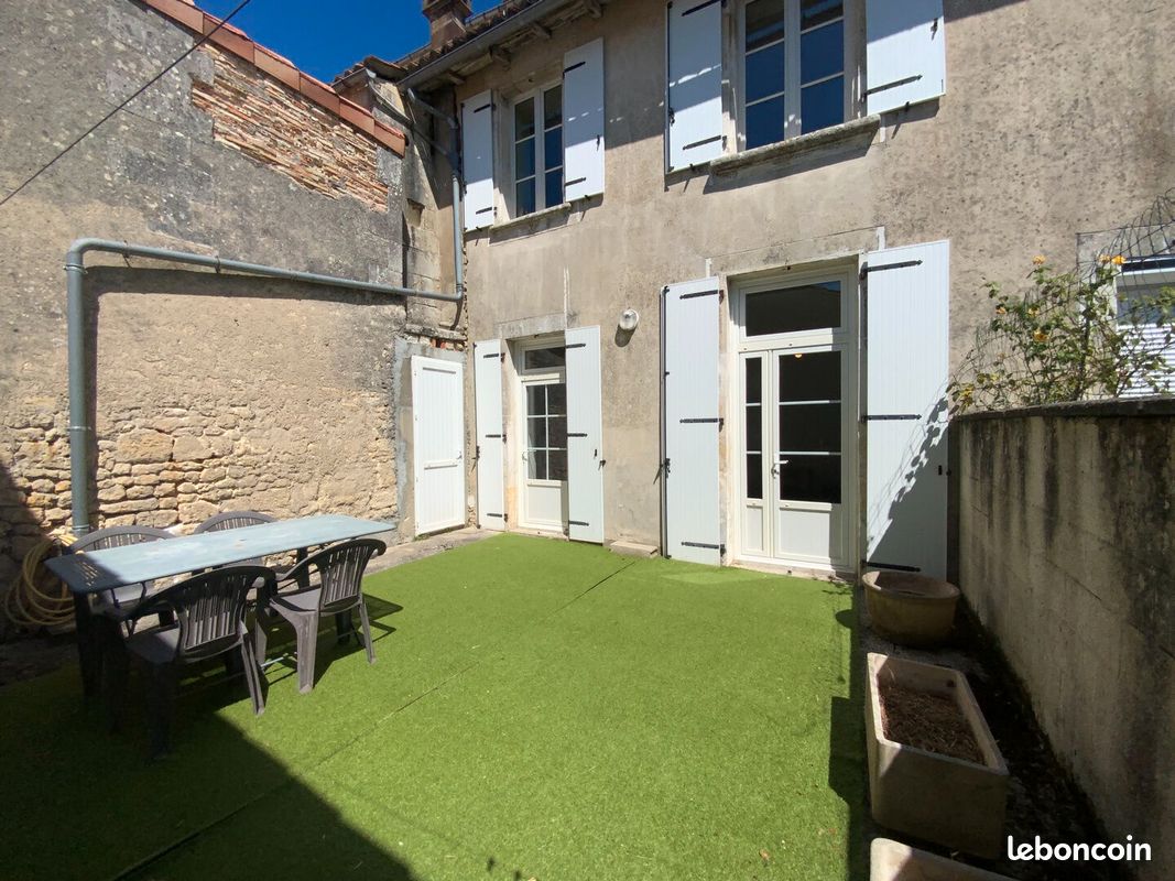 Immeuble 5 pièces 93 m² · à Jonzac · 93 m² · 231 000 €