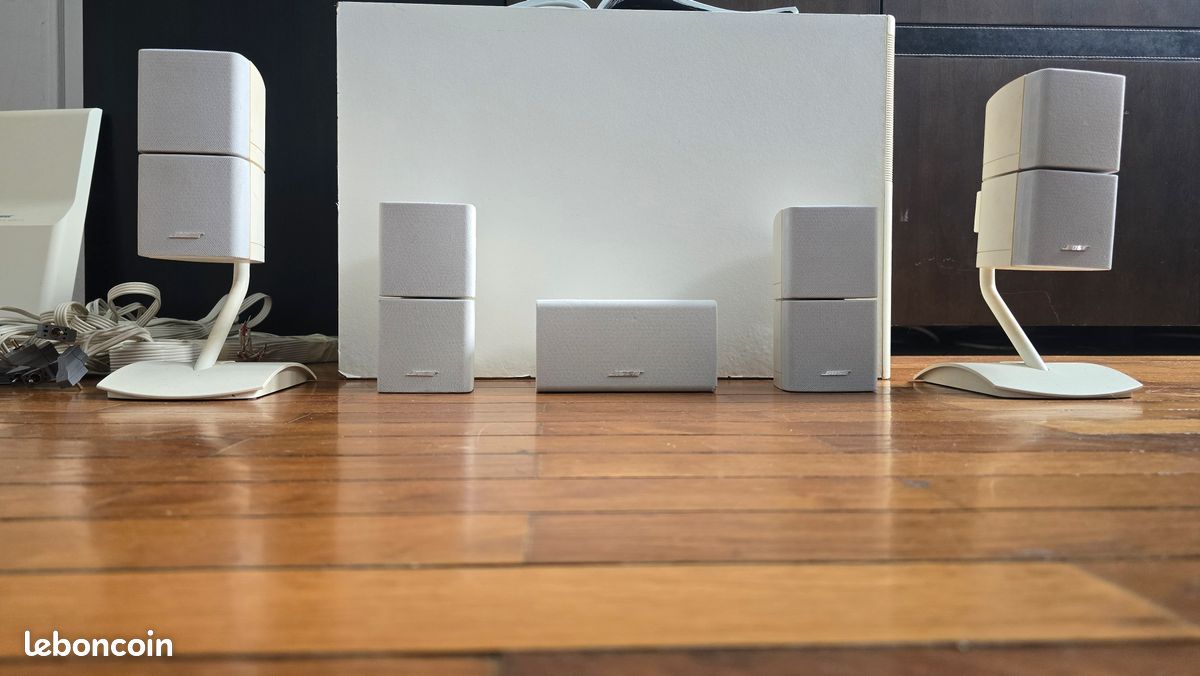 Paire D'enceintes Doubles Cubes Bose Acoustimass, Blanches, Filaires, état Fonctionnel
