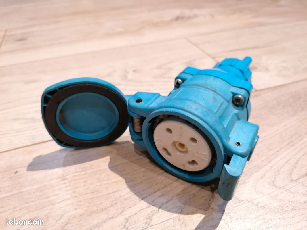 Prise marechal DS1 femelle 220v (image 2)