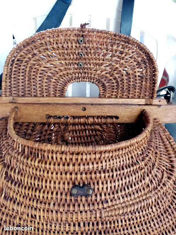 ancienne bouriche panier de pêche en osier et tissus marque
