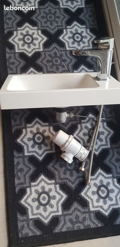 Lave mains avec miroir et robinet (image 4)
