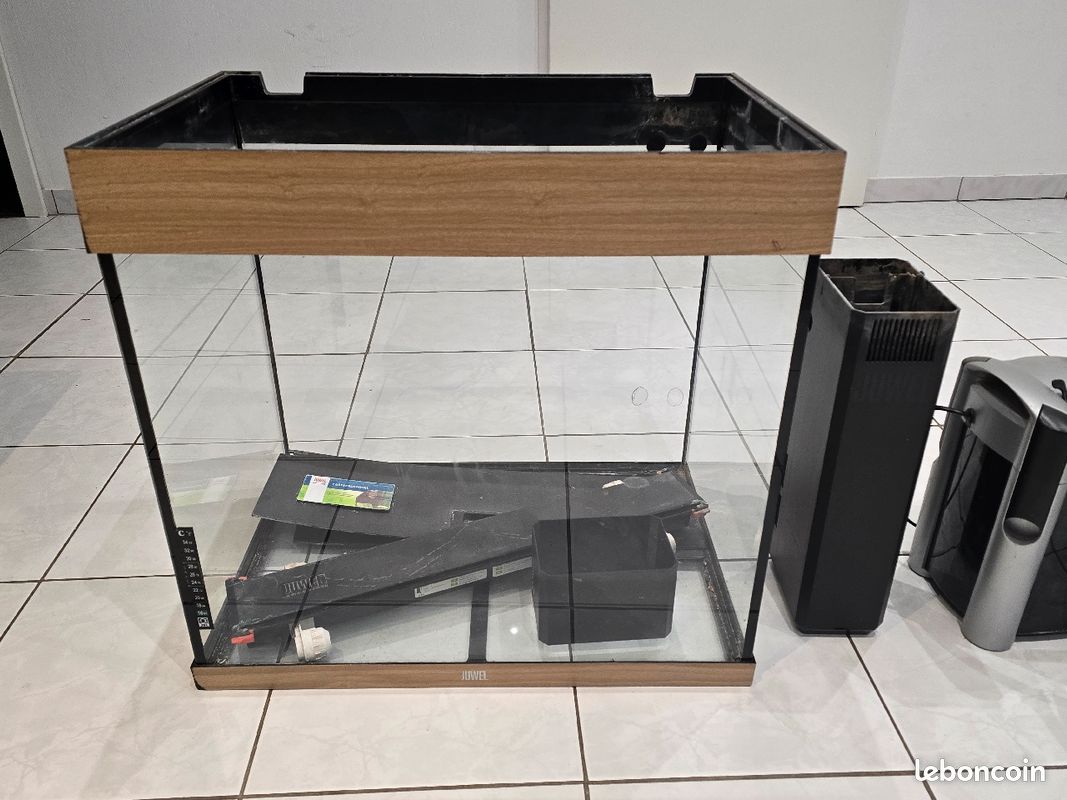 Grand aquarium + aspirateur (image 1)