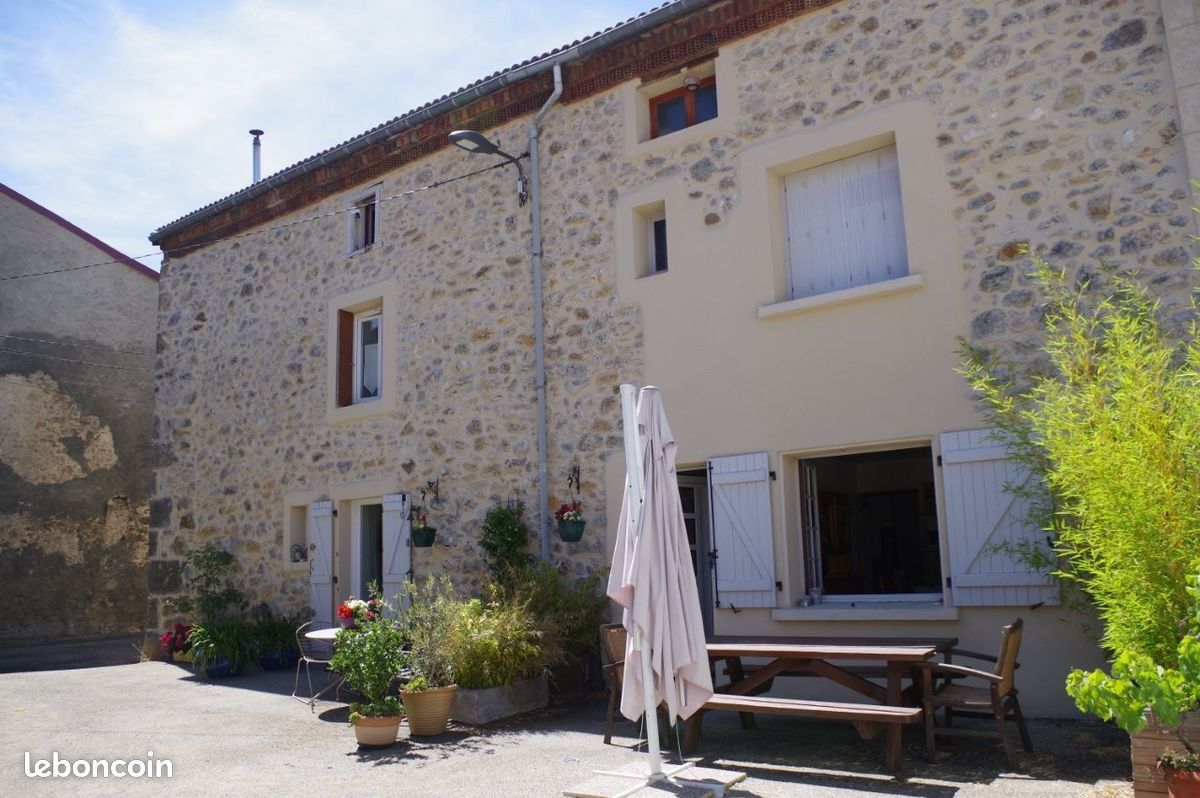 Maison 10 pièces 185 m² · à Roquefeuil · 185 m² · 185 000 €