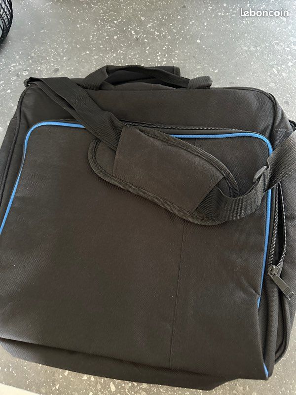 Sac transport PS4/PS4 slim/PS4 Pro très bon état (image 1)