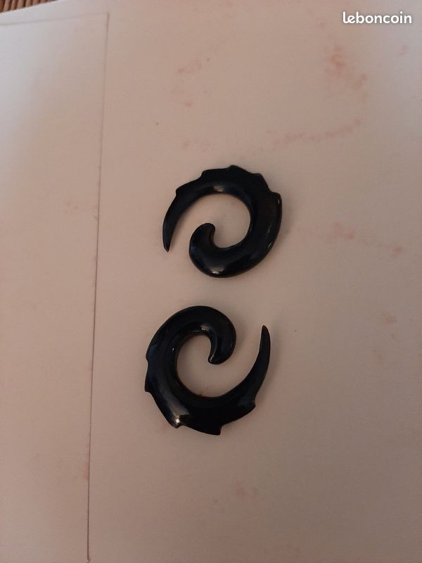 PIERCING écarteurs en corne fait à la main , neuf (image 1)