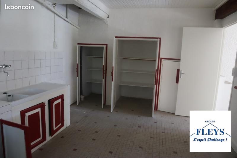 Appartement 3 pièces 122 m² · à Mas-Grenier · 122 m² · 650 €