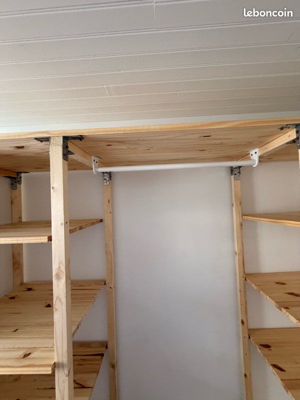 Dressing / penderie ouverte en bois avec étagères (image 3)