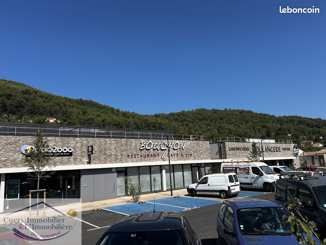 Local commercial 93 m² Cuers (image 1)