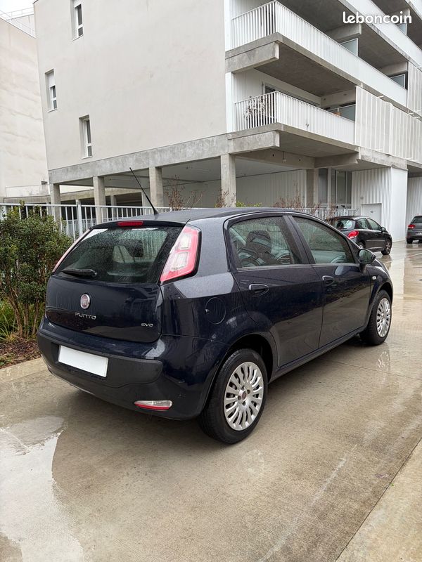 Fiat Punto EVO 1.4L FINITION DYNAMIC - 1ÈRE MAIN - ENTRETIEN À JOUR (image 2)