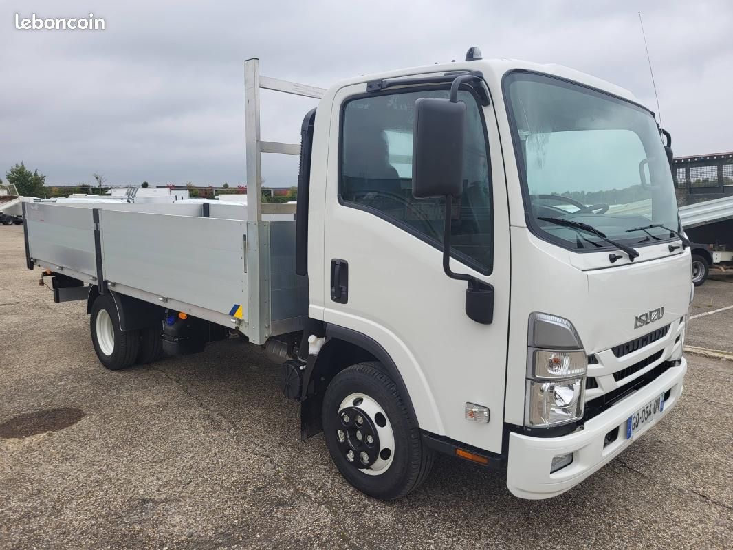 Isuzu M27 PLATEAU FACADIER 3.0 L 150 BOITE.ROBOTIQUE (image 2)