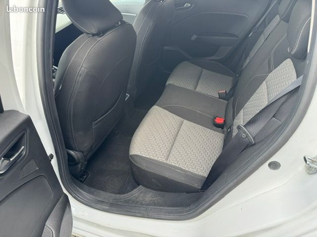 RENAULT Clio 5 Blue dCi 100 Evolution (image 10)