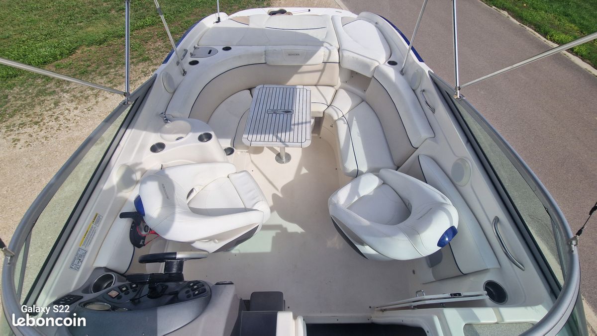 🚨 A SAISIR BATEAU RINKER CAPTIVA 246 CABINE 2 COUCHAGES équivalent ...