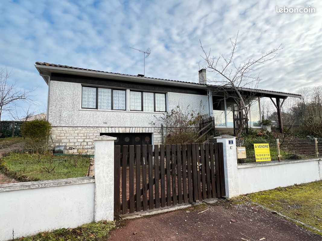 Maison 4 pièces 93 m² · à La Rochefoucauld-en-Angoumois · 92,5 m² · 119 000 €