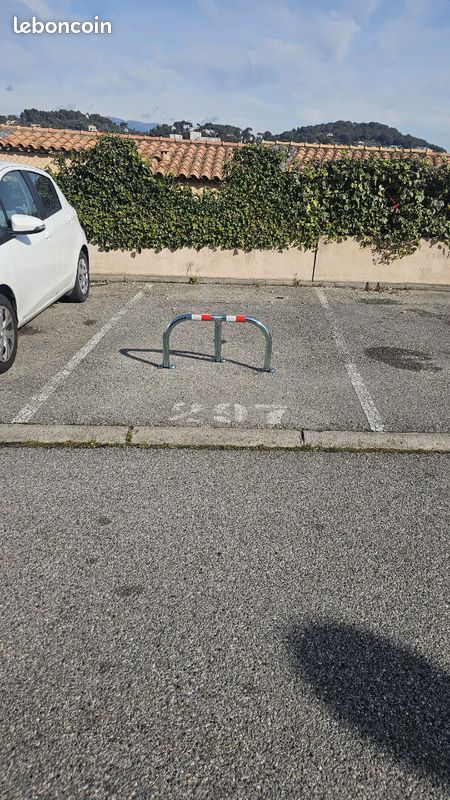 Parking/box VALLAURIS · 15 000 €