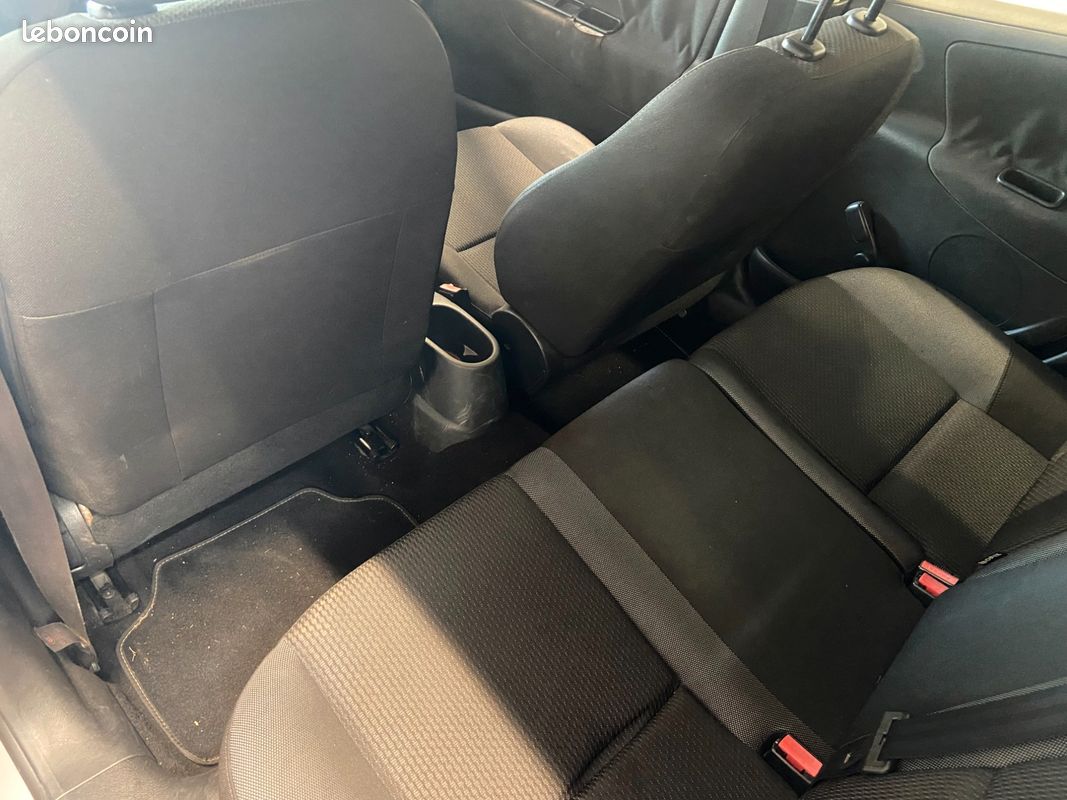 PEUGEOT 207 1.4 75 ACCESs (image 24)