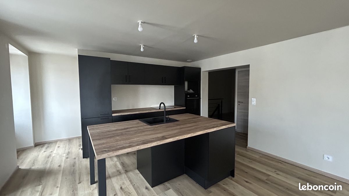 Appartement 3 pièces 78 m² · à Châlonvillars · 78 m² · 750 €