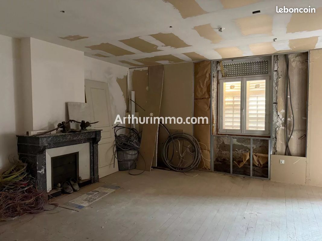 Appartement 4 pièces 149 m² · à Lons-le-Saunier · 149 m² · 60 000 €