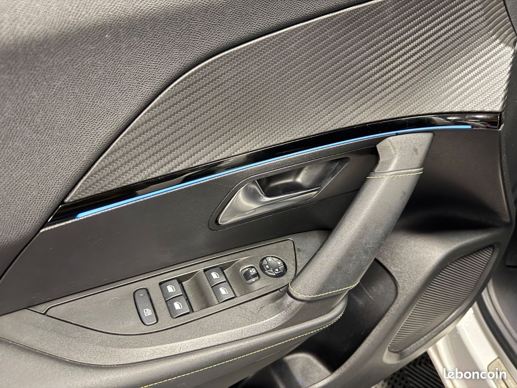 PEUGEOT 2008 BlueHDi 130 SS EAT8 GT Pack / Entretien complet (image 43)