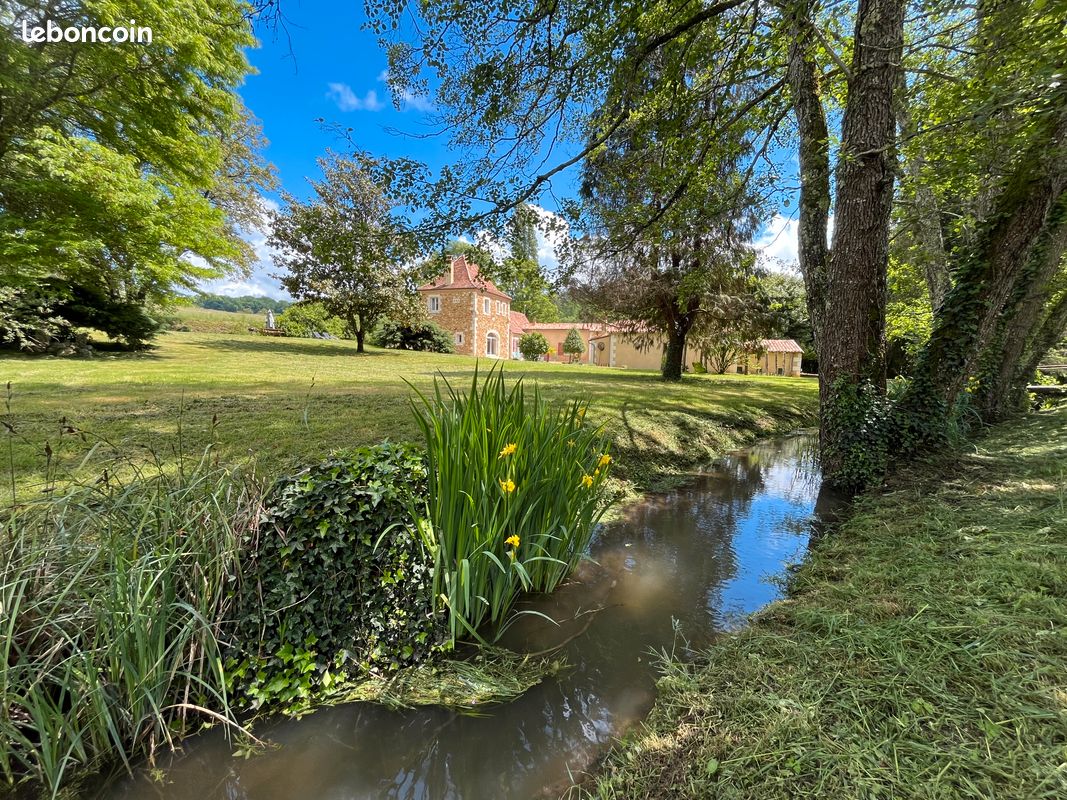 Maison 8 pièces 200 m² · à Eyraud-Crempse-Maurens · 200 m² · 670 000 €