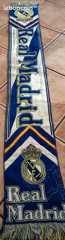 Echarpe foot vintage Real Madrid CF années 2000 Echarpe foot vintage Real Madrid CF années 2000