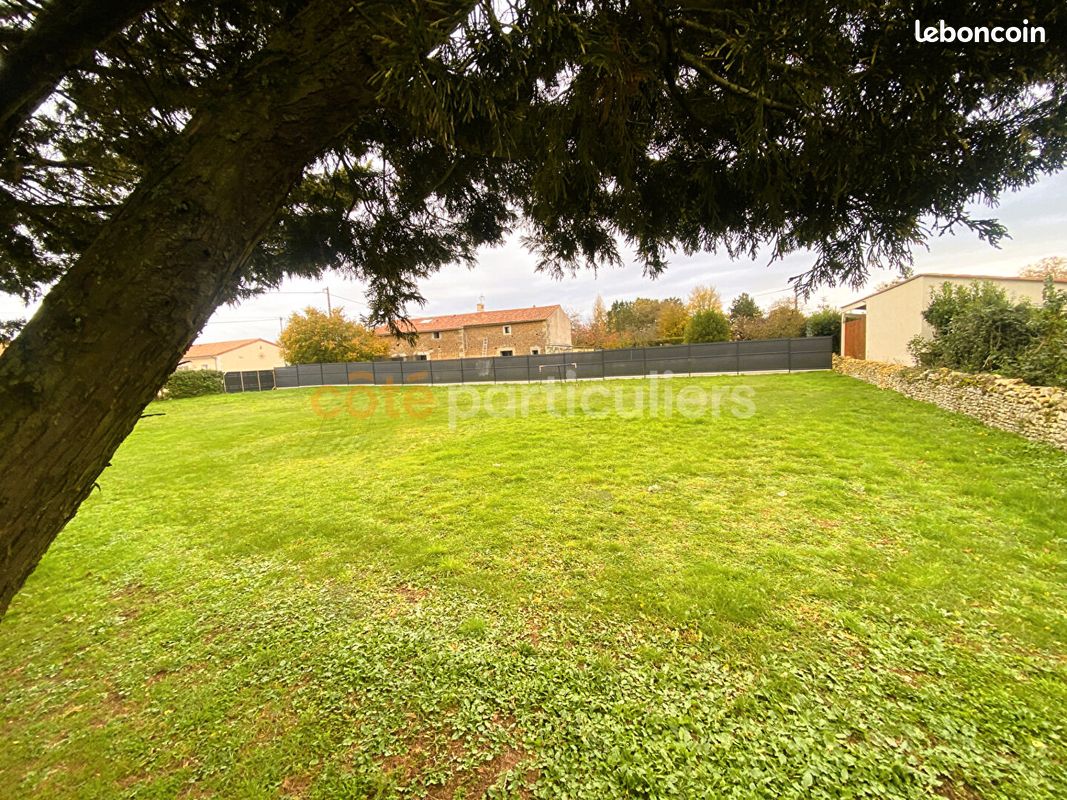 Terrain 950 m² · à Chiré-en-Montreuil · 950 m² · 49 990 €