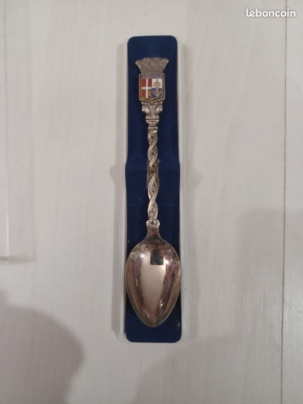 Petite Cuillère De Collection Aven D'Orniac - Blason - Métal Argenté - Avec Boîte