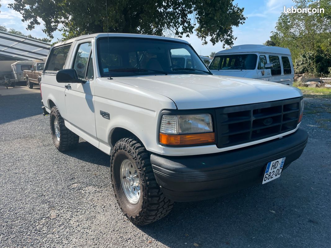 Ford bronco 4x4 (image 1)
