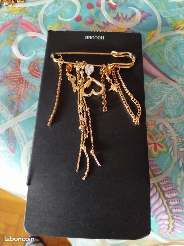 Broche Neuve Fantaisie - Design Superbe Et élégant - Sans Marque - Parfaite Pour Customiser Vêtements