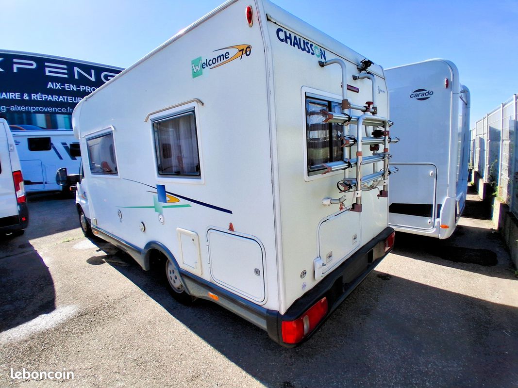 Camping-car d'occasion chausson welcom 70 + 2004 + 2.8l hdi + 130 cv + compact 6,36 m + lit a la francaise + dinette transformable en lit 2 places + antenne satellite + porte velos (image 3)