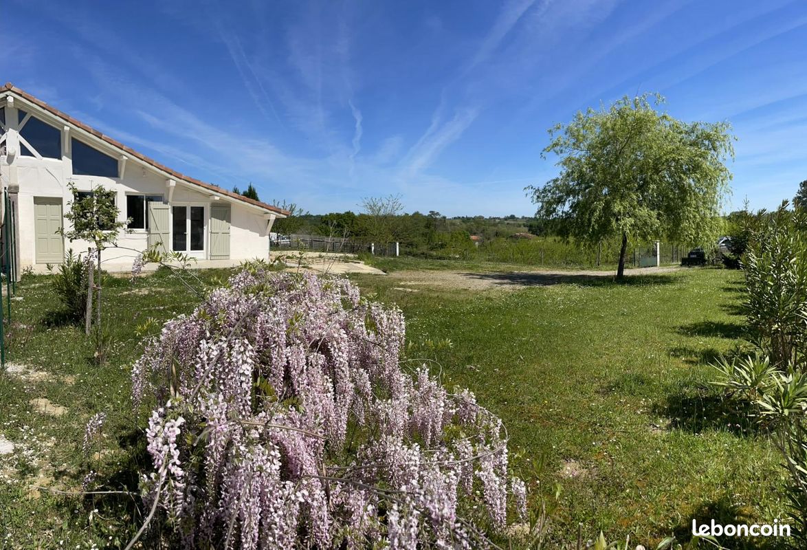 Maison plein pieds, mitoyenne, 110m2, jardin clos 1500m2 - Gamarde-les-Bains 40380 (image principale 0)