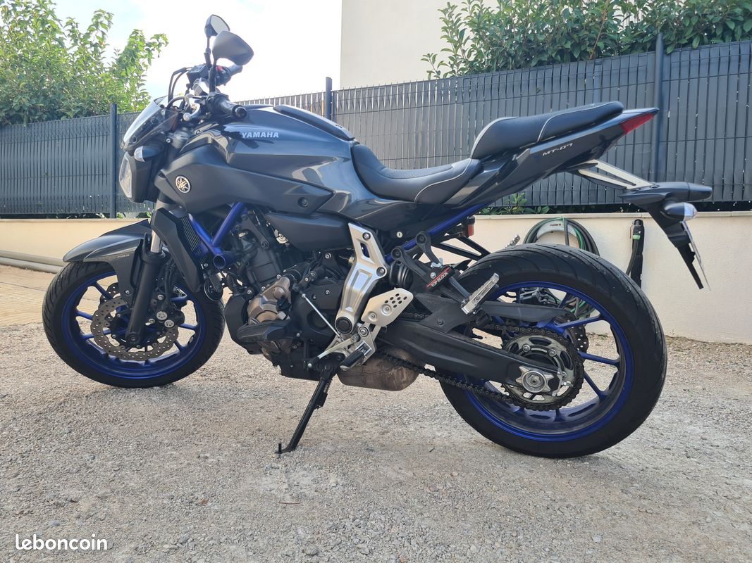Mt07 bridée ABS 2014 13000km Motos