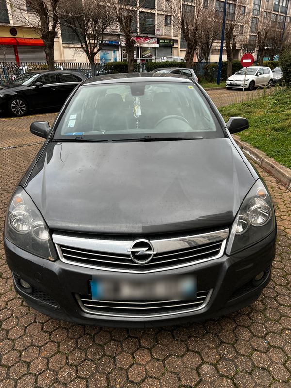 Opel astra H - Voitures