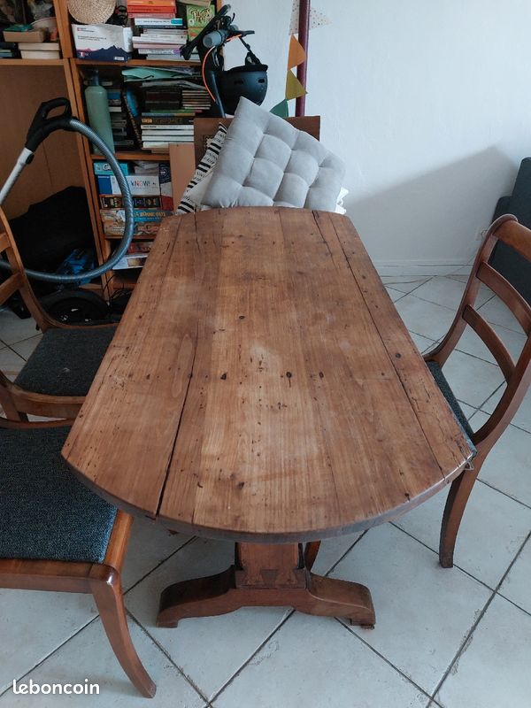 Table ancienne ovale en bois + 3 chaises en bois (image 3)