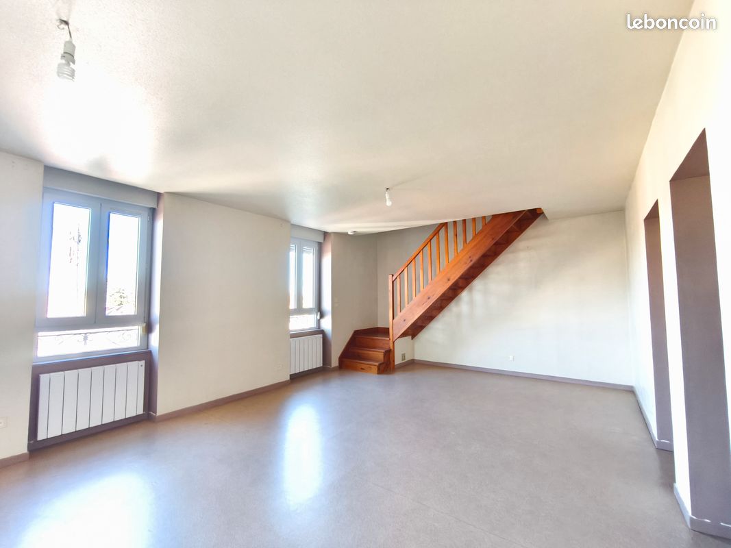Appartement 5 pièces 97 m² · à Pouilly-sous-Charlieu · 97 m² · 617 €