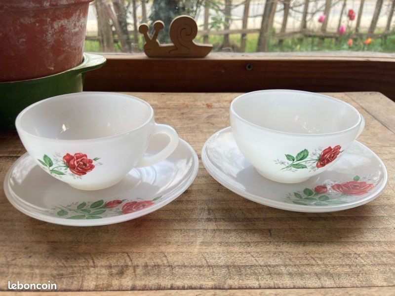 Ensemble de 4 tasses et sous tasses Arcopal gamme Arlequin, couleurs