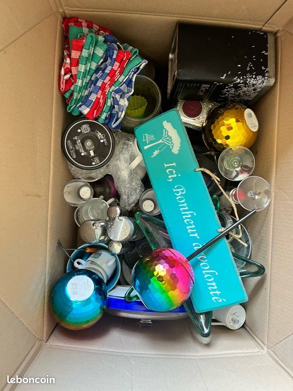 Cartons de vaisselles et bibelots variés (image 2)