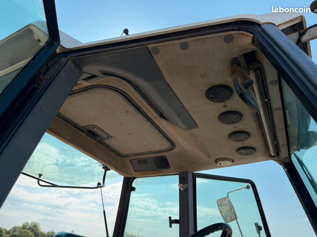 Ford 8240 (image 10)