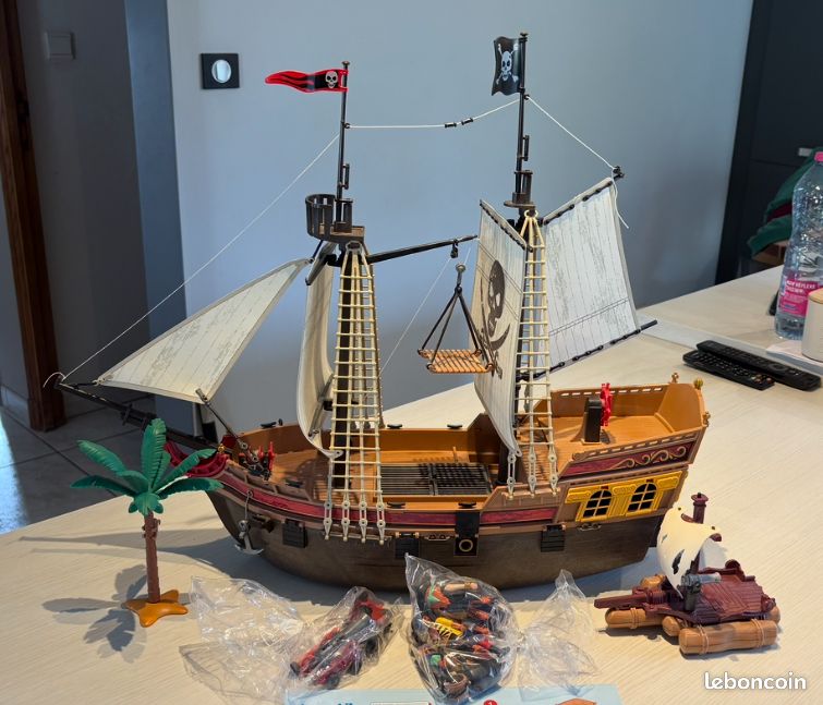 PLAYMOBIL FIGURINE PIRATE Tatoué Bateau Pirate Galeon Pirates Corsaire