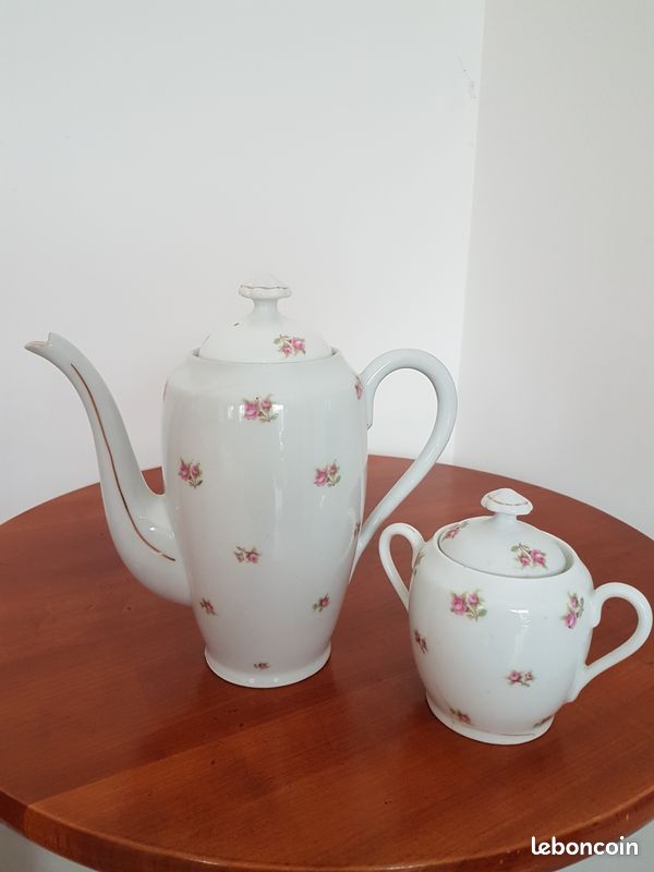 Cafetière et sucrier anciens en porcelaine (image 1)