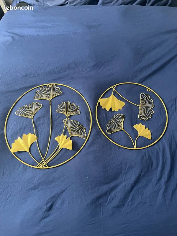Décoration fleurale dorée (image 1)