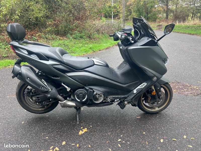Yamaha Tmax 560 tech max 2021 17500kms ⚠️pour piece ou export⚠️ (image 1)