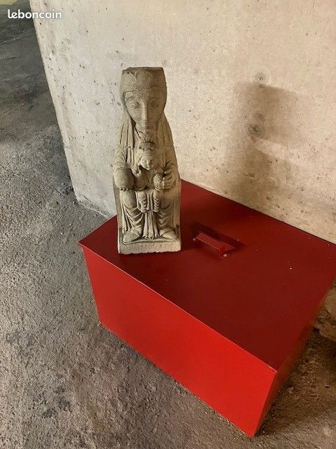 Statue en pierre (image 2)