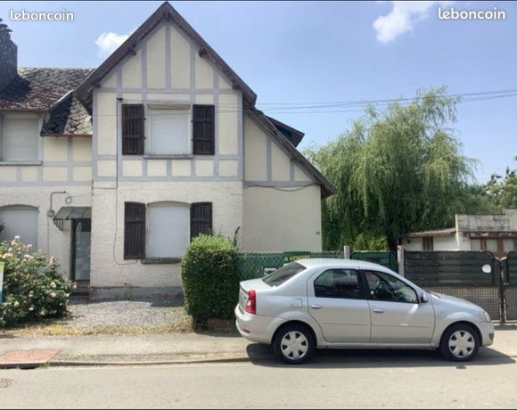 Ensemble immobilier, 2 maisons, garage et terrain clôturé