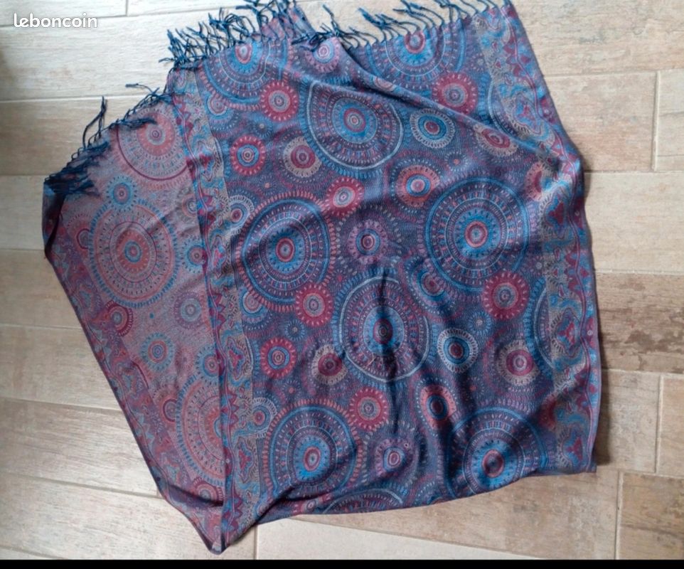 Écharpe colorée (image 1)