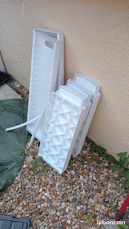 Petit chariot plastique démonté nettoyé (image 1)